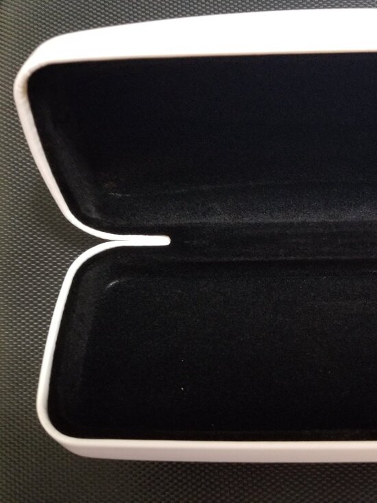NINE WEST White Clamshell (Sun)glasses Case